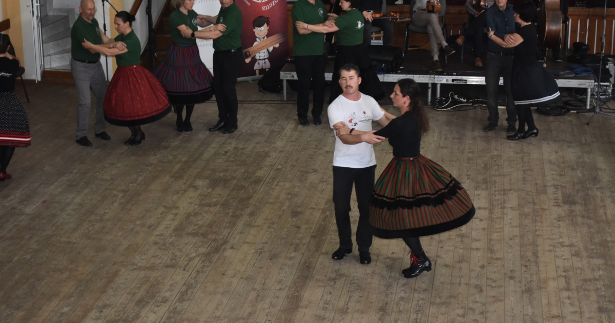 Kecseti táncok és nyikómenti népdalok a középpontban